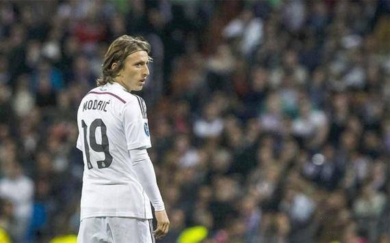 西媒：加西亚被阿拉维斯球员肘击后出现头晕，因此半场被换下