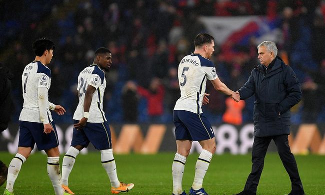 NBA战报：东詹缺席，布朗30分8板8助，凯尔特人126-105大胜湖人