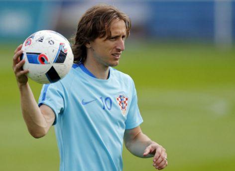 东体：申花有3名外援合同到期，与广岛一战是最后机遇